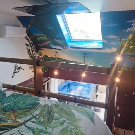 La Kaz Rhumantique Sauna And Privatif La Rivière-Saint-Sauveur