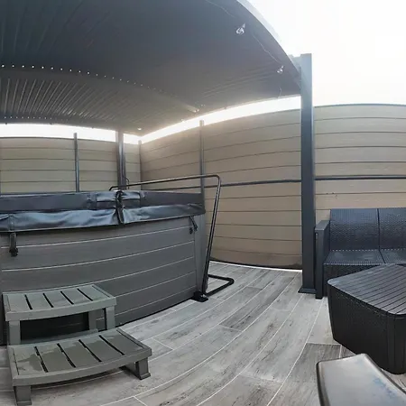 La Kaz Rhumantique Sauna And Privatif La Rivière-Saint-Sauveur